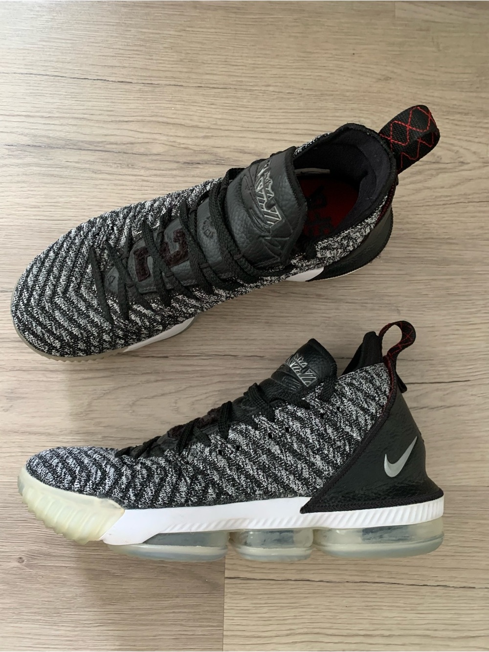 Nike LeBron 16 Oreo Basketball shoes excellent size 11